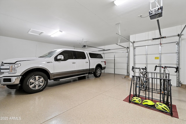 32128 S Bighorn Dr, Oracle, AZ 85623 - garage with a garage door opener
