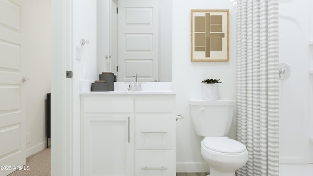 full bathroom with toilet, vanity, baseboards, and a shower with shower curtain