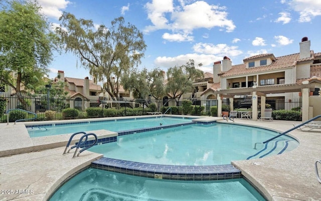 2333 E Southern Ave Unit 1015, Tempe, AZ 85282 - community pool with a community hot tub and a residential view