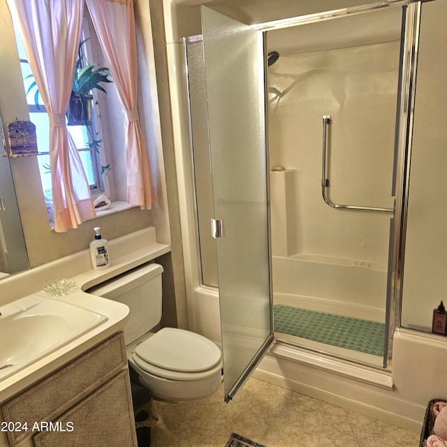 full bathroom with toilet, vanity, and enclosed tub / shower combo