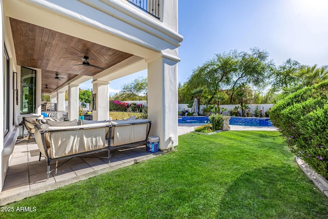 view of yard with a ceiling fan, an outdoor hangout area, and a patio area