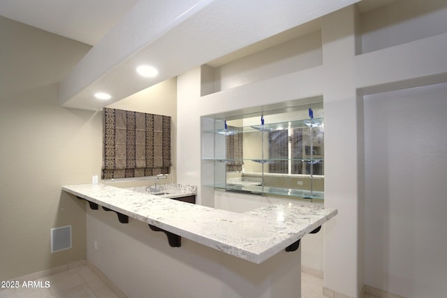 bar featuring baseboards, visible vents, and recessed lighting