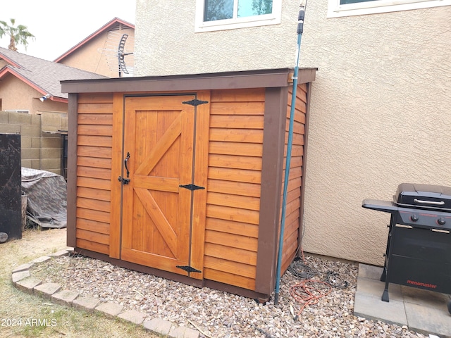 view of outbuilding