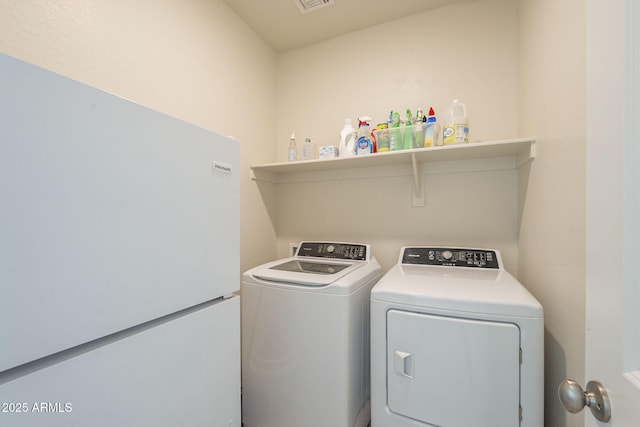 washroom featuring washing machine and clothes dryer