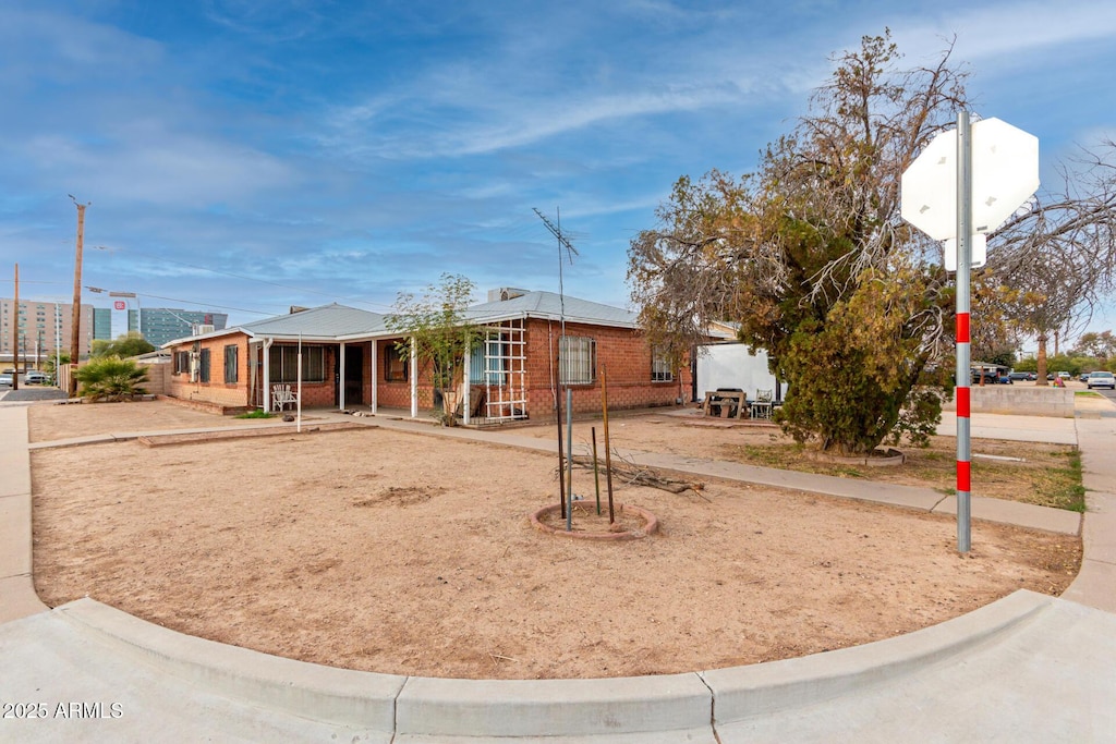 view of front of property