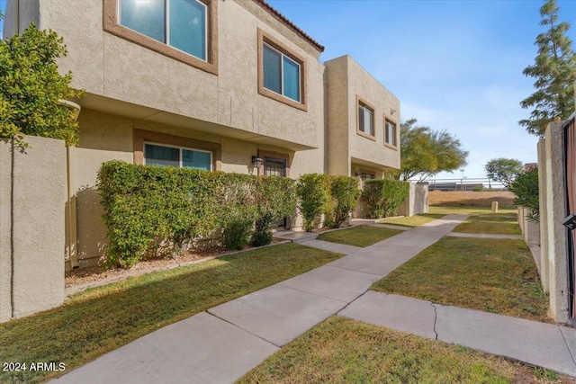 view of community featuring a yard