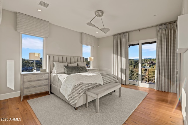 bedroom featuring light wood finished floors, visible vents, and recessed lighting