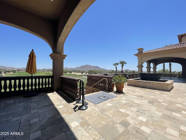 6557 S Classic Way, Gilbert, AZ 85298 - view of patio featuring a mountain view