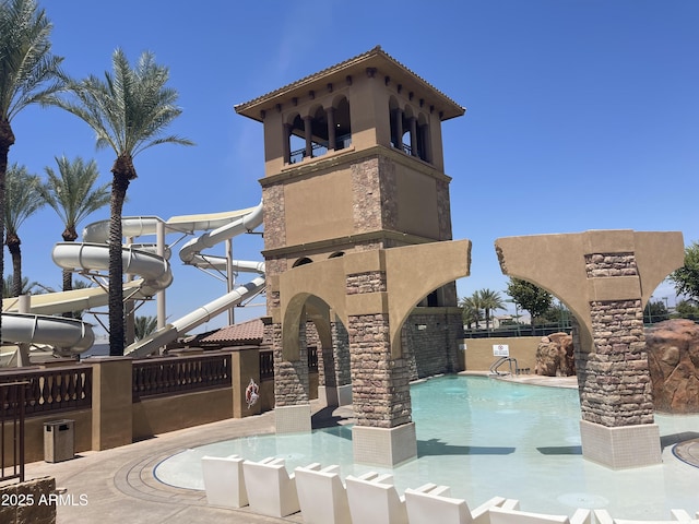 6557 S Classic Way, Gilbert, AZ 85298 - view of property with a community pool