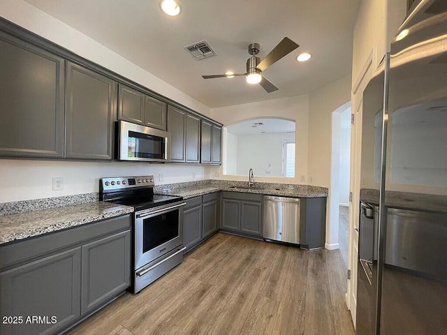 6557 S Classic Way, Gilbert, AZ 85298 - kitchen featuring appliances with stainless steel finishes, a ceiling fan, a sink, wood finished floors, and recessed lighting