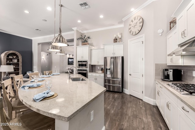 kitchen with dark wood-type flooring, a sink, visible vents, white cabinets, and appliances with stainless steel finishes