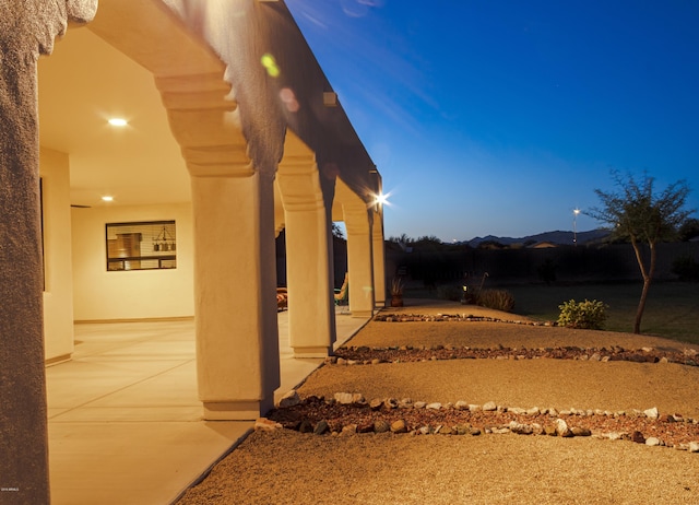 view of yard featuring a patio