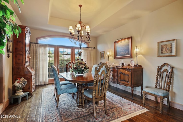2800 E Morning Glory Cir, Payson, AZ 85541 - dining room with a chandelier, wood-type flooring, baseboards, and a tray ceiling