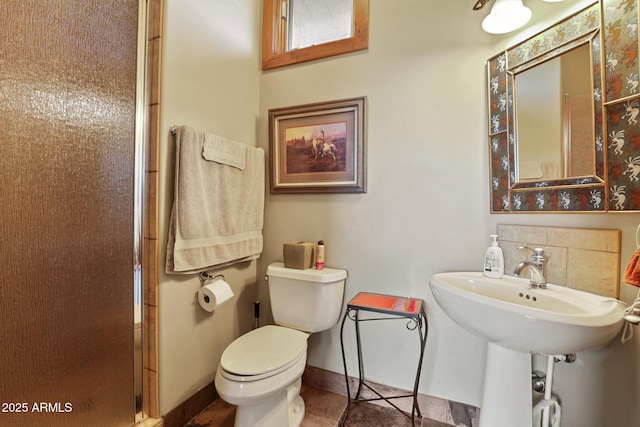 2800 E Morning Glory Cir, Payson, AZ 85541 - full bathroom featuring a shower stall, toilet, and baseboards