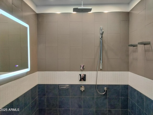 25150 N Windy Walk Dr Unit 14, Scottsdale, AZ 85255 - full bath with a tile shower