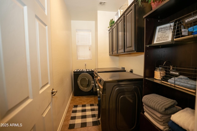 clothes washing area featuring cabinet space, baseboards, visible vents, and washing machine and clothes dryer