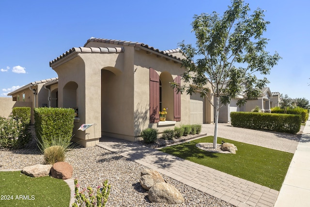 view of front of house featuring a garage