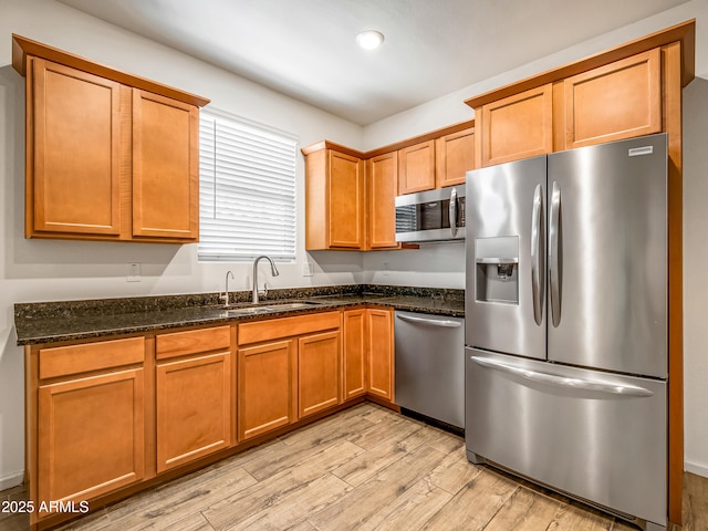 7648 S Thimble Peak, Gold Canyon, AZ 85118 - kitchen with appliances with stainless steel finishes, a sink, light wood-style floors, dark stone counters, and recessed lighting