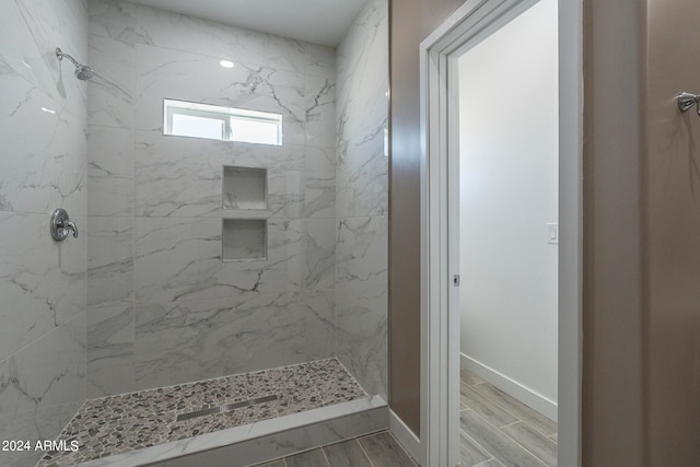 bathroom featuring a tile shower