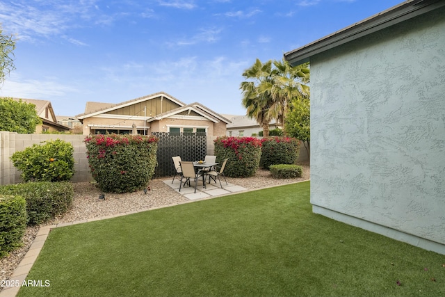 view of yard featuring a patio