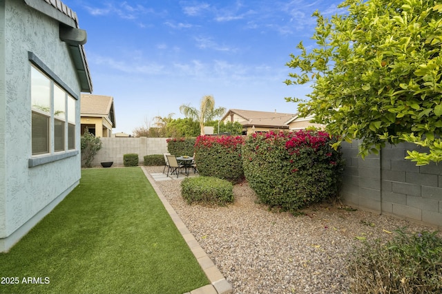 view of yard featuring a patio area