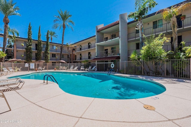 view of swimming pool