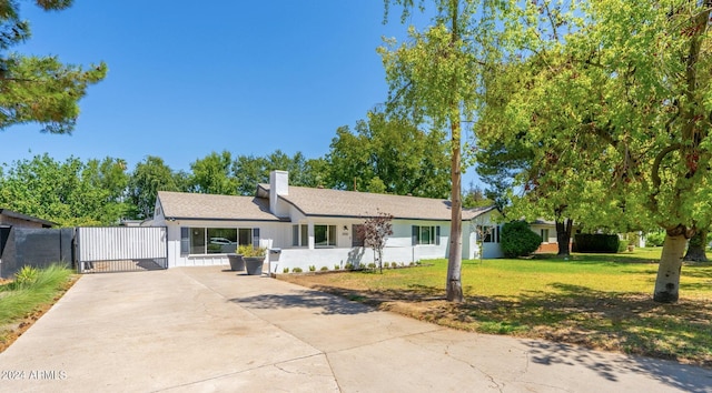 ranch-style house featuring a front lawn