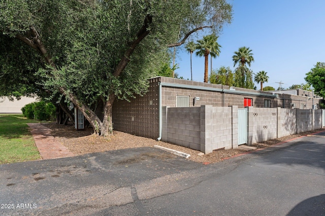 1101 E Bethany Home Rd Unit 1, Phoenix, AZ 85014 - view of garage