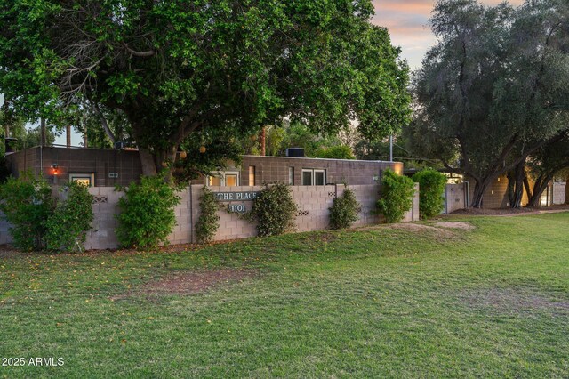 1101 E Bethany Home Rd Unit 1, Phoenix, AZ 85014 - view of green lawn