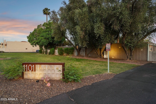 1101 E Bethany Home Rd Unit 1, Phoenix, AZ 85014 - view of yard at dusk