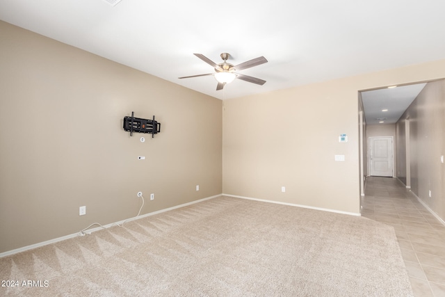 carpeted spare room featuring ceiling fan