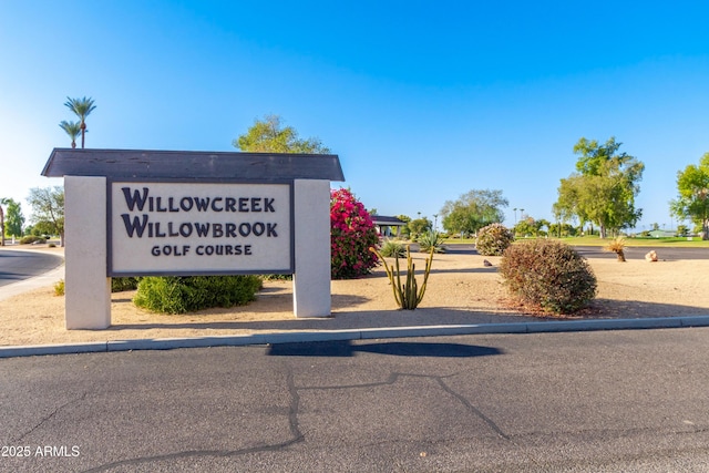 view of community / neighborhood sign