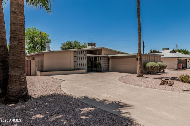 5420 N Granite Reef Rd, Scottsdale, AZ 85250 - mid-century home featuring an attached garage and driveway