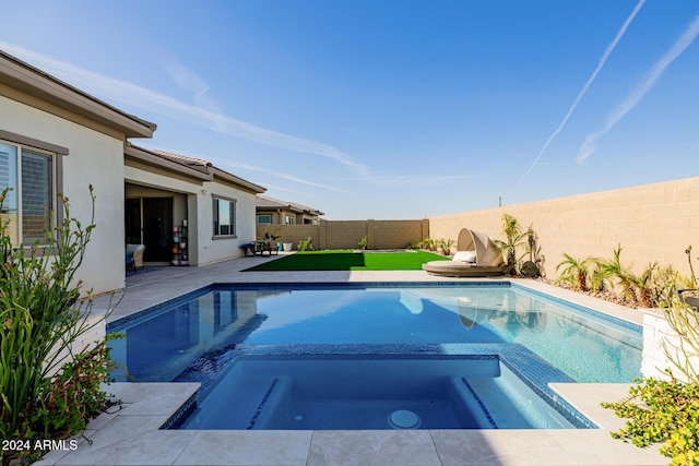 view of pool featuring an in ground hot tub