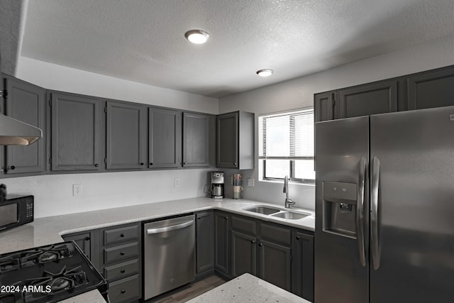 kitchen with sink, black appliances, a textured ceiling, gray cabinets, and dark hardwood / wood-style flooring