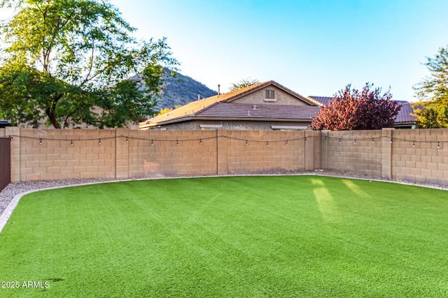 view of yard with a mountain view