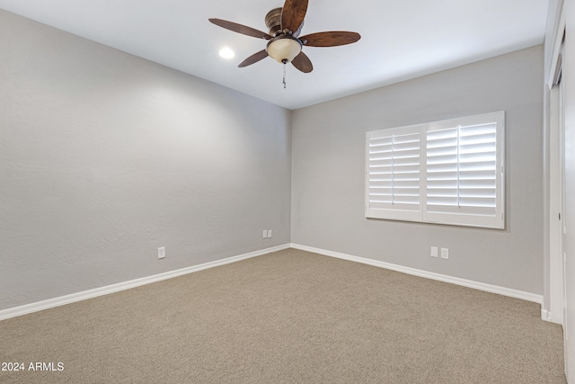 carpeted empty room featuring ceiling fan