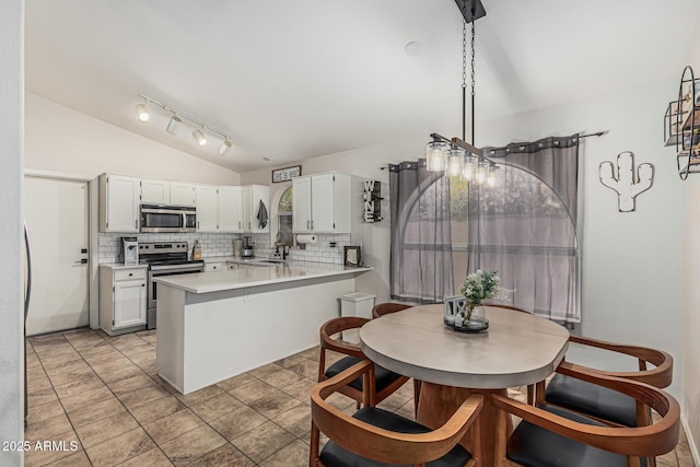 3856 E Encinas Ave, Gilbert, AZ 85234 - kitchen with appliances with stainless steel finishes, vaulted ceiling, backsplash, a peninsula, and a sink