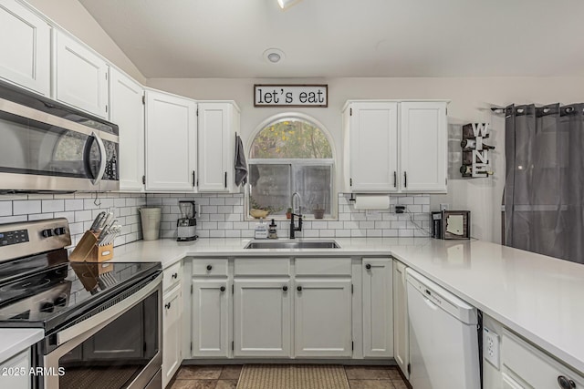 3856 E Encinas Ave, Gilbert, AZ 85234 - kitchen featuring stainless steel appliances, a sink, backsplash, light countertops, and white cabinetry