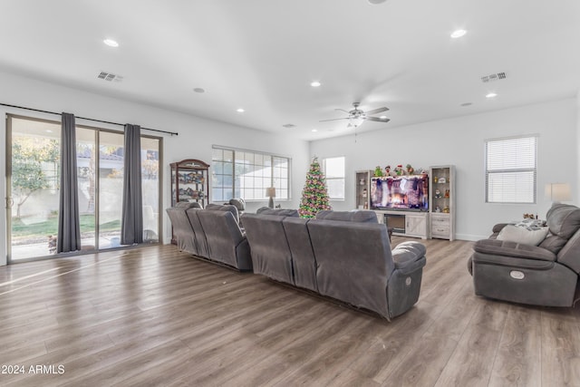 living room featuring light hardwood / wood-style floors and ceiling fan