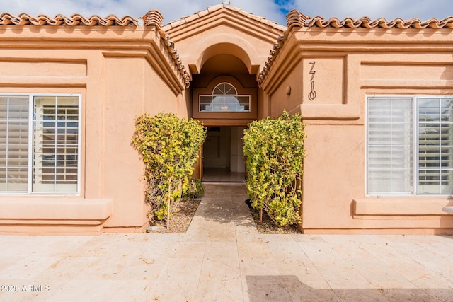 property entrance featuring a patio area