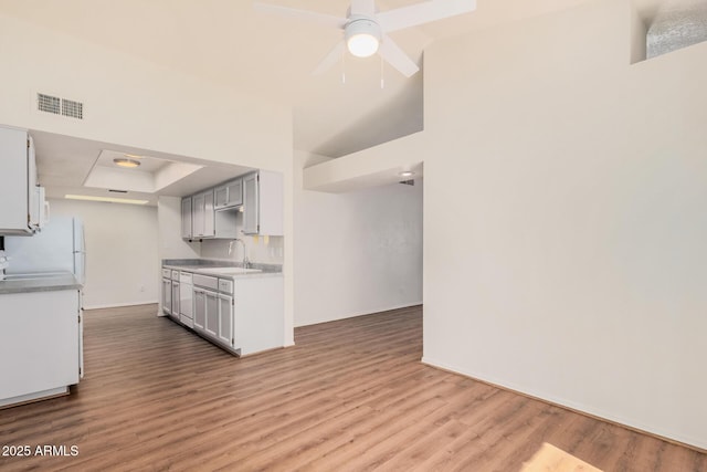 927 E Charleston Ave, Phoenix, AZ 85022 - kitchen featuring wood finished floors, a sink, light countertops, ceiling fan, and baseboards