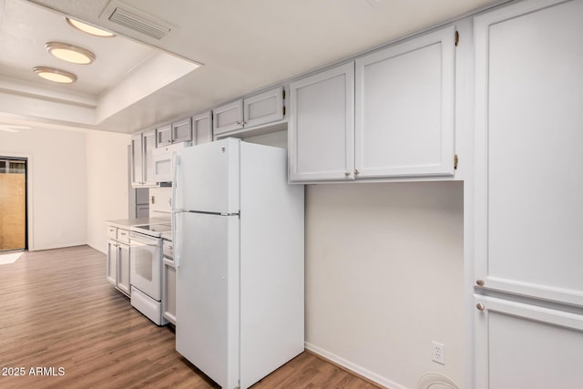 927 E Charleston Ave, Phoenix, AZ 85022 - kitchen featuring white appliances, light wood finished floors, a raised ceiling, baseboards, and light countertops