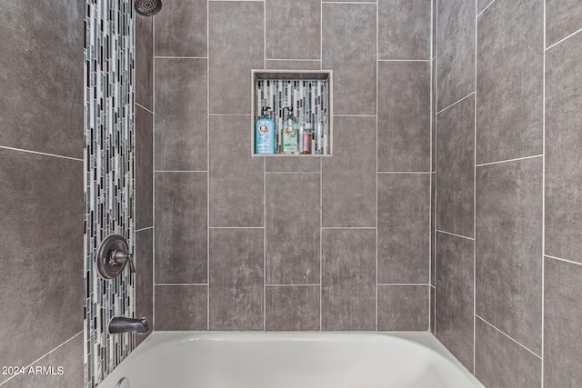 bathroom featuring tiled shower / bath