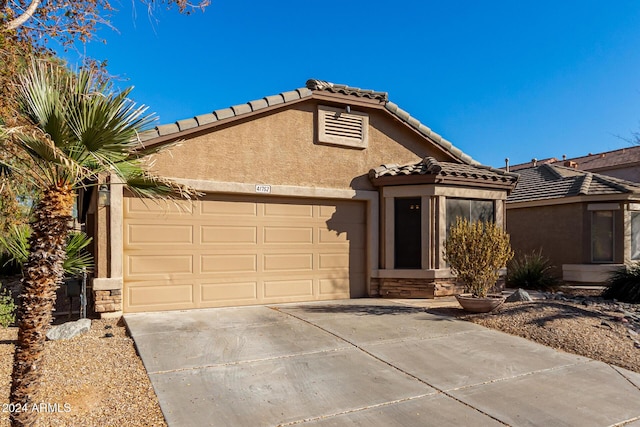 view of front facade featuring a garage