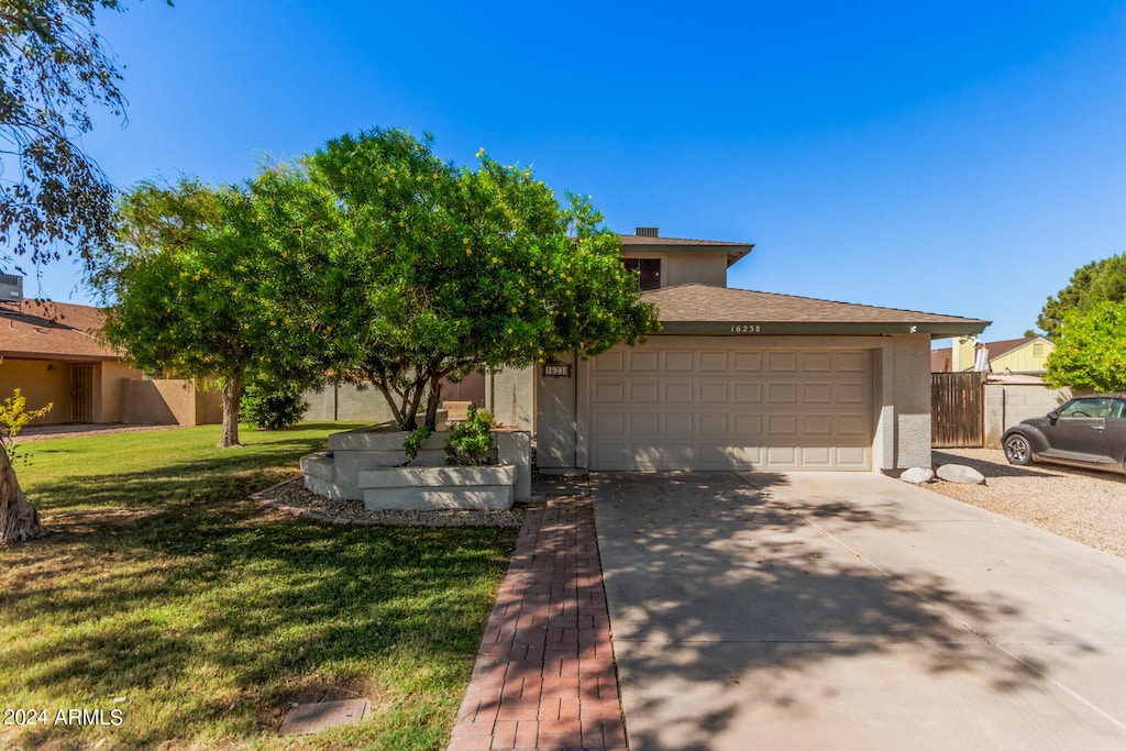 view of front of house featuring a front yard