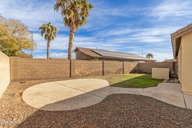 view of yard featuring a patio