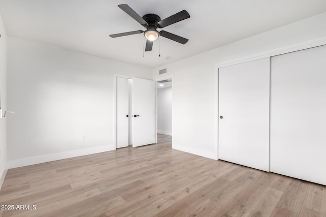 unfurnished bedroom with light wood-type flooring, a closet, and ceiling fan