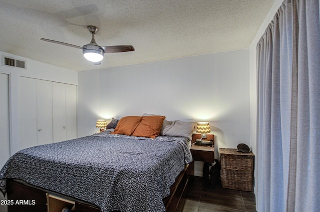1340 E Townley Ave, Phoenix, AZ 85020 - bedroom featuring ceiling fan, a textured ceiling, and a closet