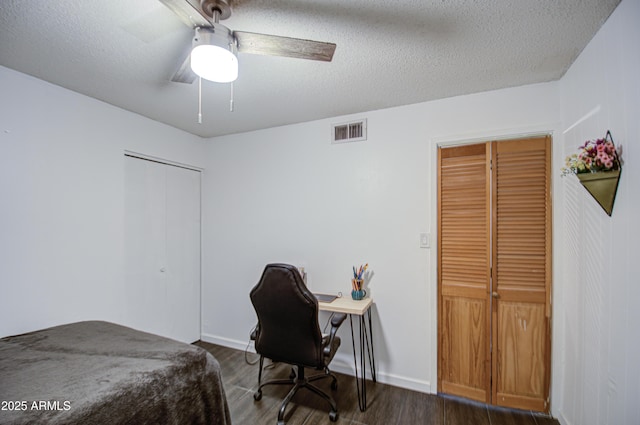 1340 E Townley Ave, Phoenix, AZ 85020 - bedroom with wood finished floors, a textured ceiling, ceiling fan, a closet, and a desk